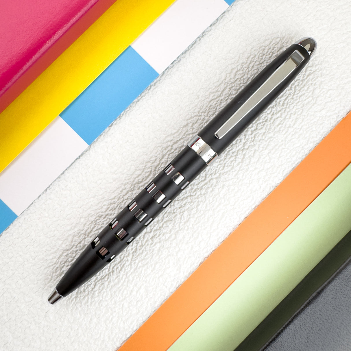 monteverde-illusia-gel-pen-black-with-squares-chrome