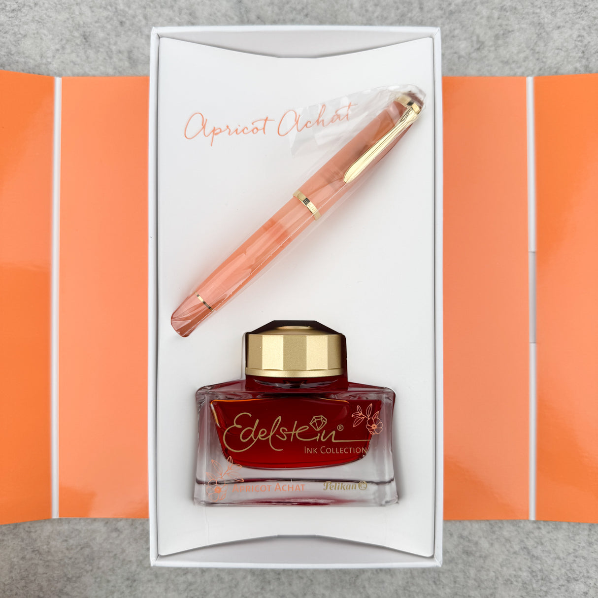 Pelikan Classic M200 Fountain Pen - Apricot Achat Gift Set (Special Edition)