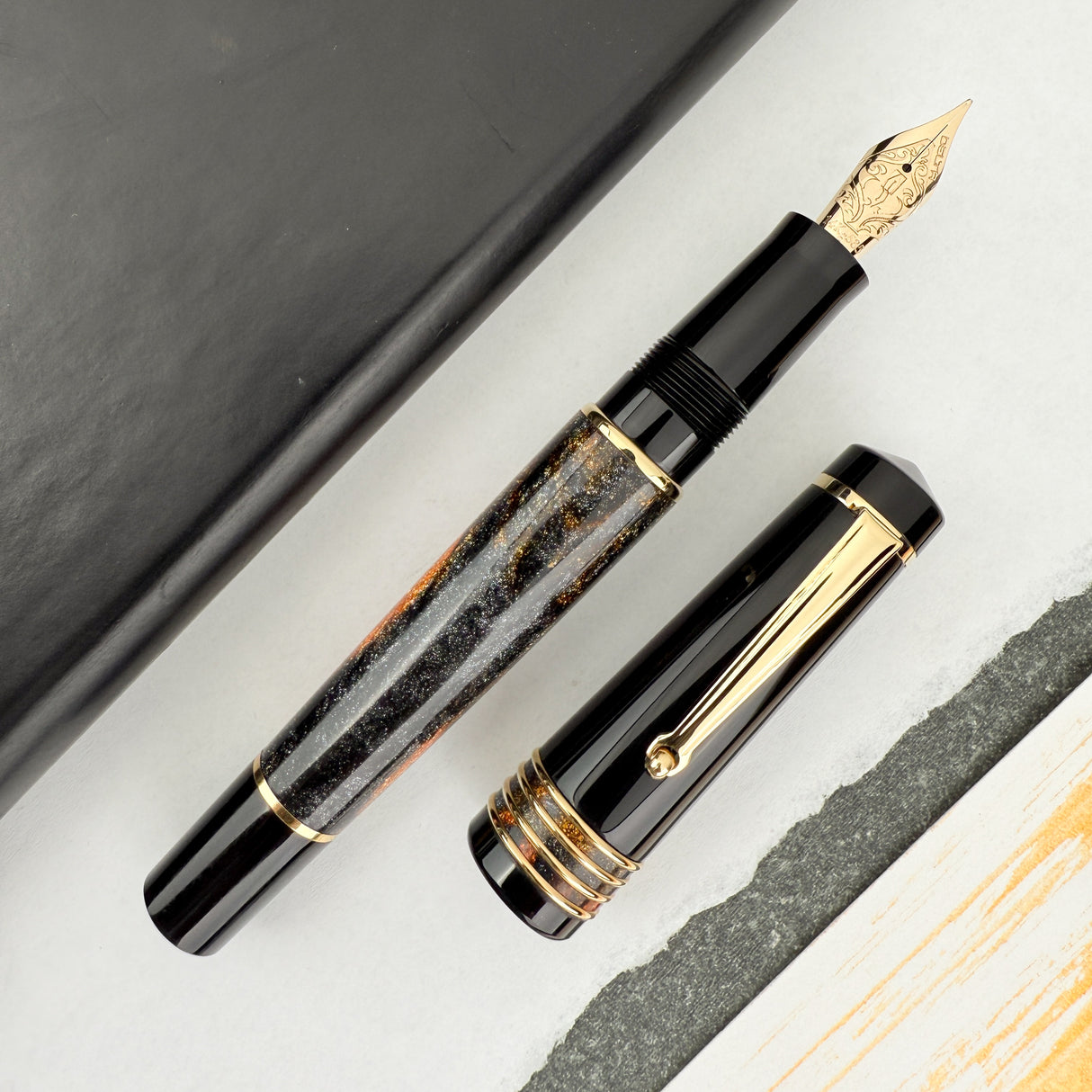 Delta DV Glow Up Oro Fountain Pen