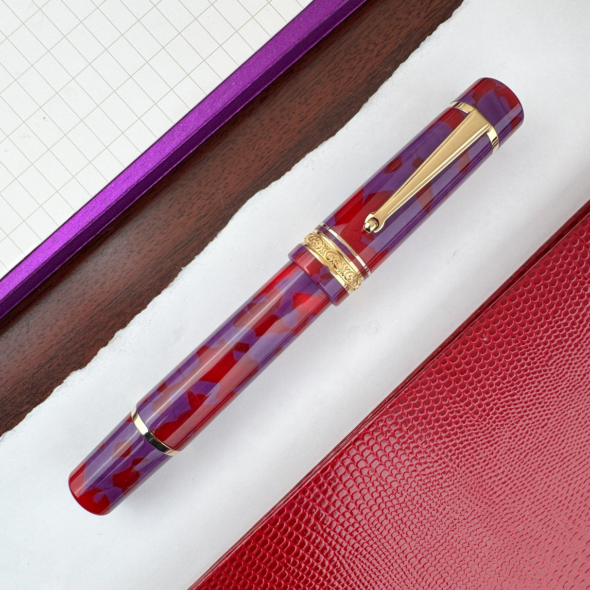 Delta DV Original Mid-Size Fountain Pen - Velvet Bloom (Limited Edition)