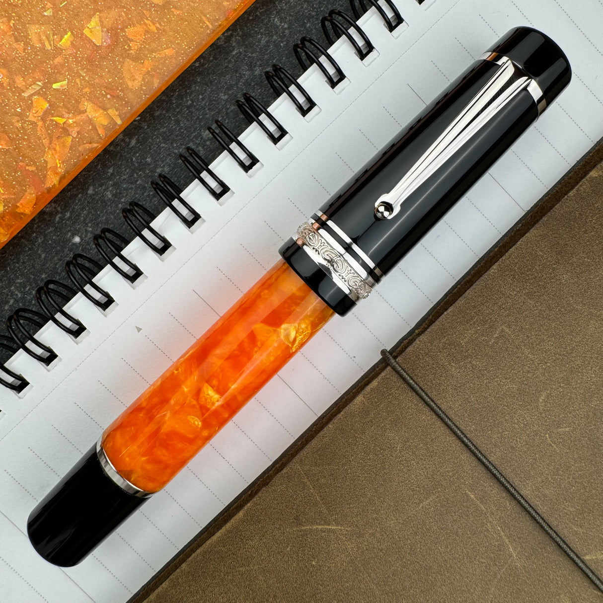 Delta DV Original Oversize Fountain Pen (14kt Gold)