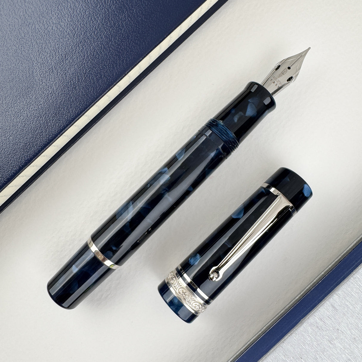 Delta Reservoir 2.0 Numbered Fountain Pen - Mother of Pearl