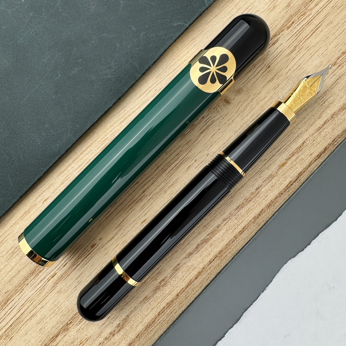 Diplomat XO Fountain Pen - Lacquered Green/Gold