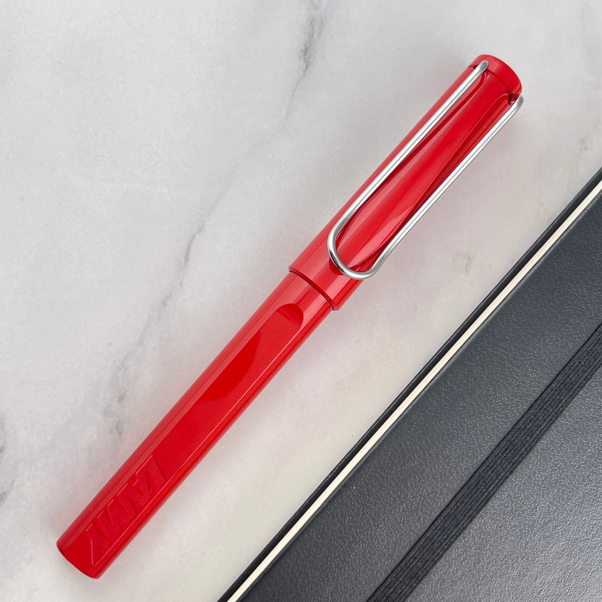Lamy Safari Origin Kugelschreiber – Terra Red, Limited Edition 2021, Mittelspitze