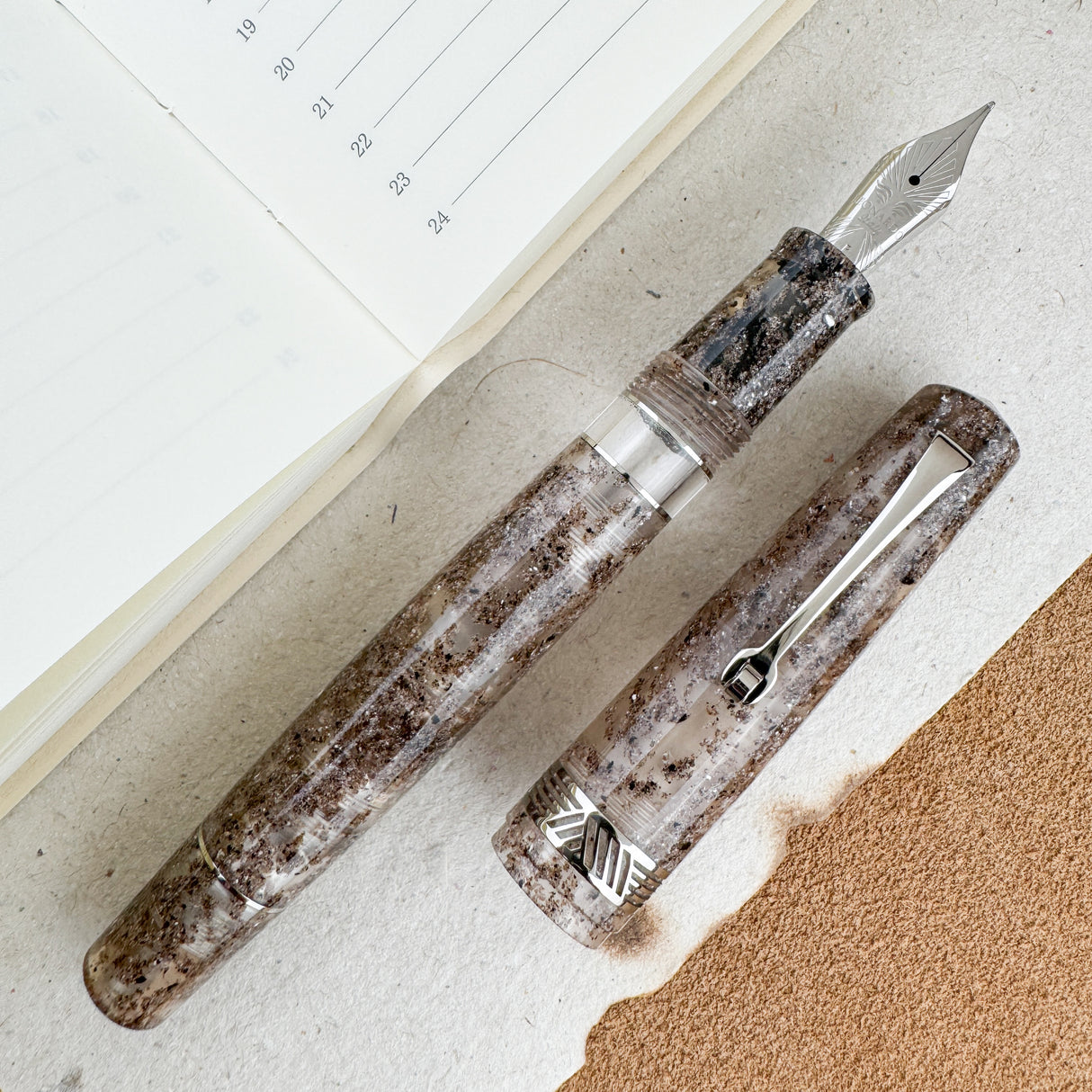 Leonardo Momento Magico Fountain Pen - Sea Sand w/ Silver