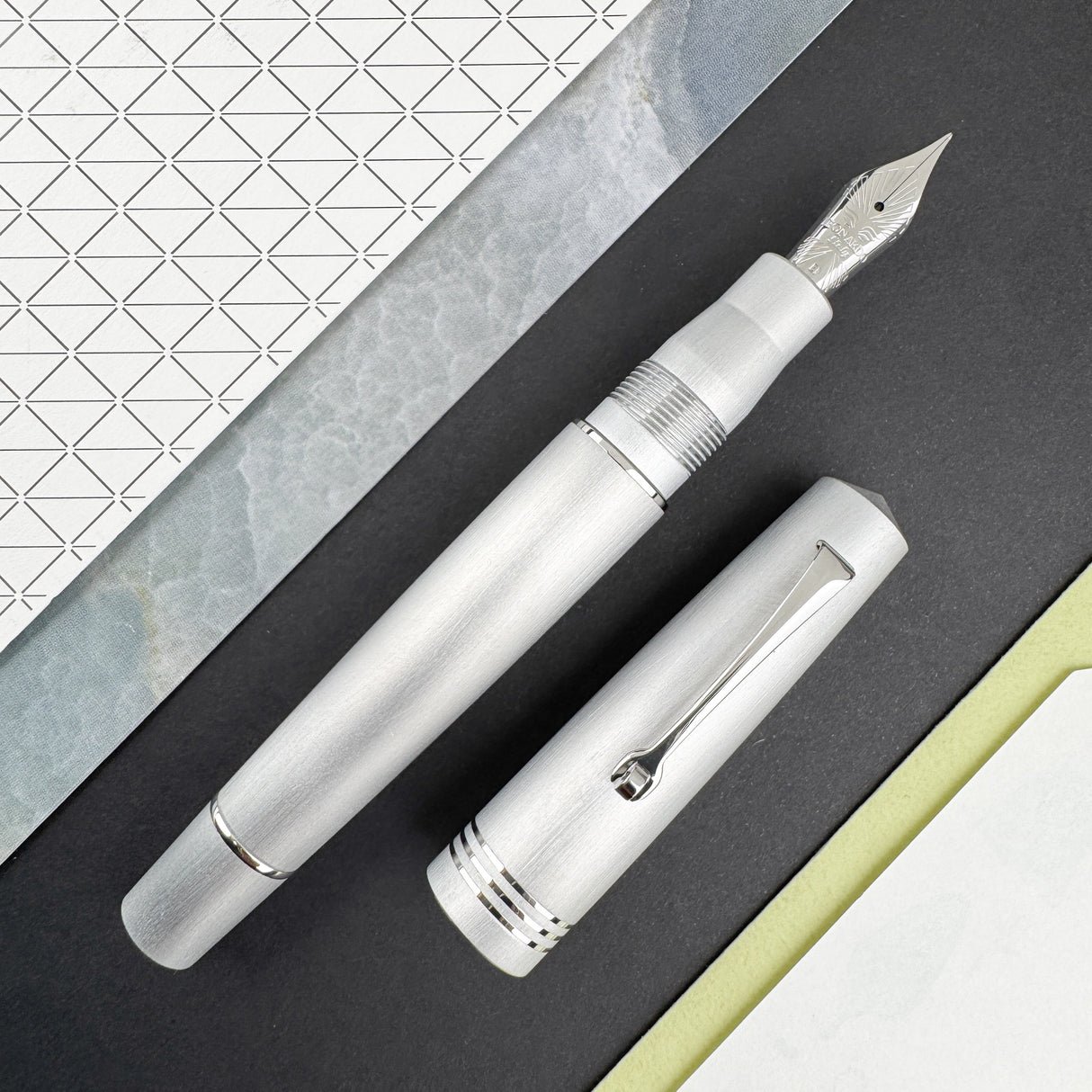 Leonardo Momento Zero Fountain Pen - Aluminia w/ Silver (Limited Edition)