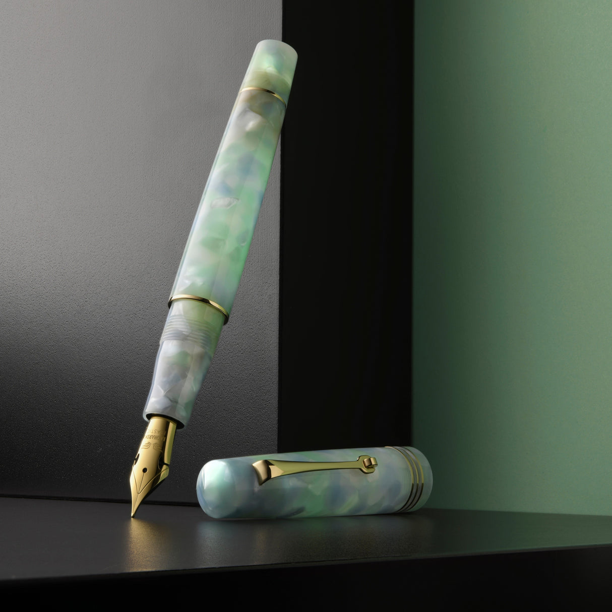Leonardo Momento Zero Fountain Pen - Artica with Gold Trim (Limited Edition)