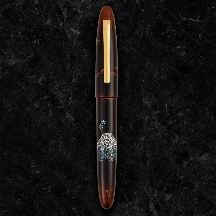 Taccia Miyabi Maki-e Fountain Pen - Fujiyama, capped