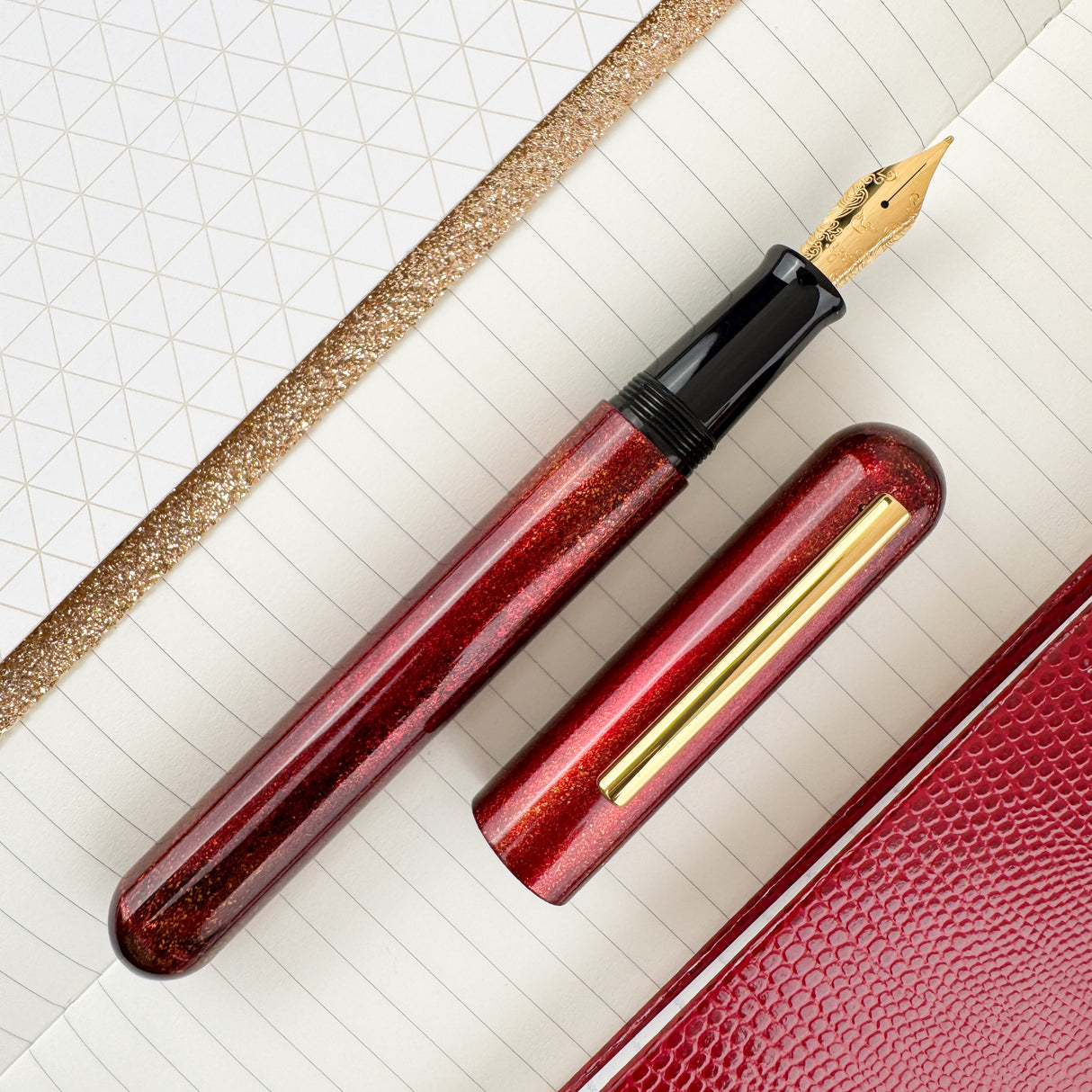 IKKAKU by Nahvalur Fountain Pen - Blood Moon