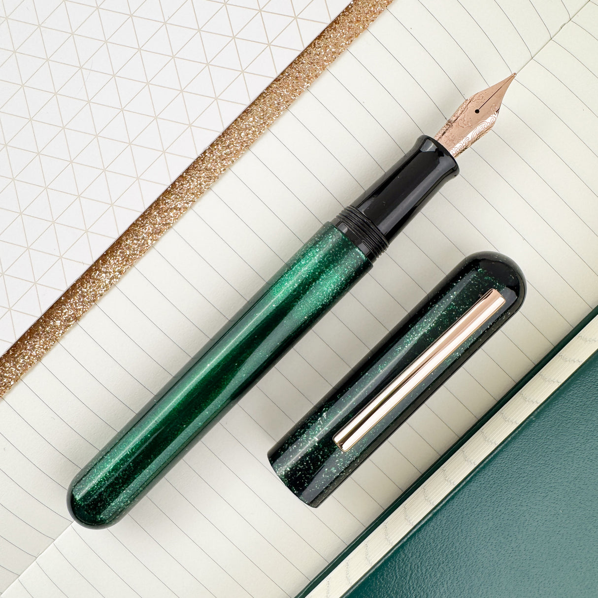 IKKAKU by Nahvalur Fountain Pen - Green Moon