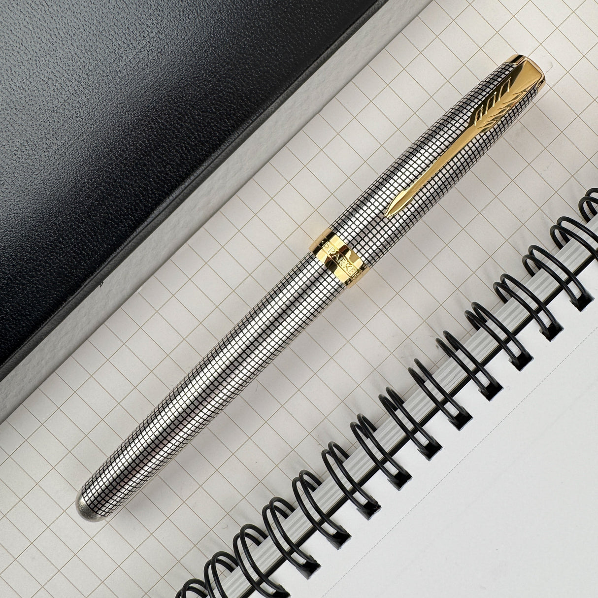 Parker Sonnet Fountain Pen - Silver Ciselé with Gold Trim
