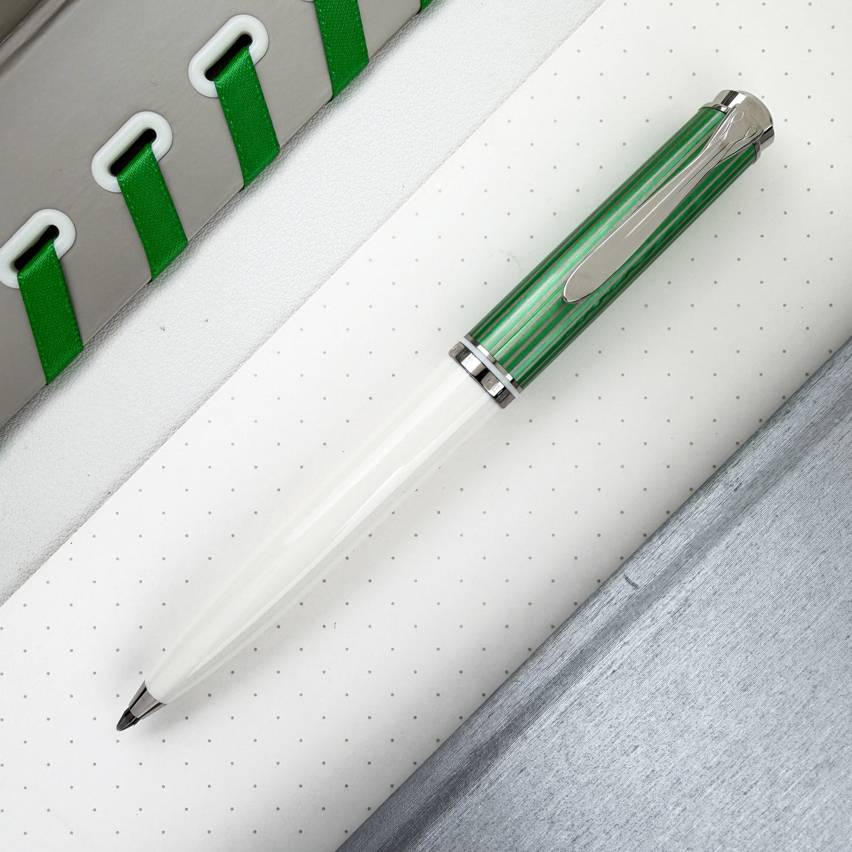 Pelikan Souveran K605 Ballpoint Pen - Green / White