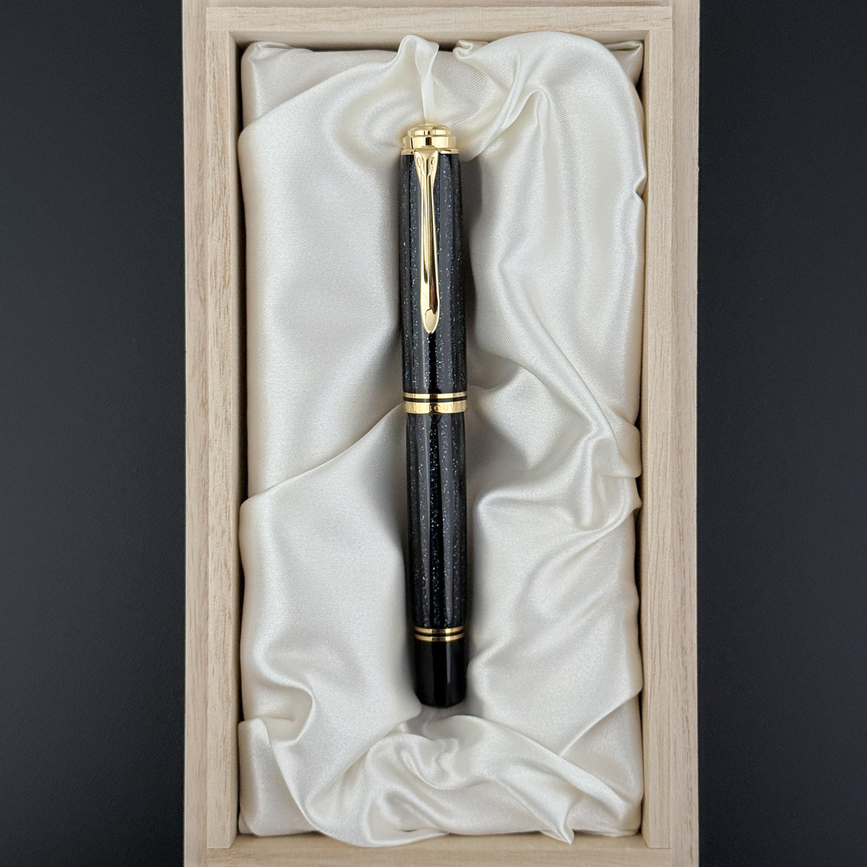 Pelikan Souveran M1000 Fountain Pen - Raden Stardust “Hoshikuzu" (Limited Edition)