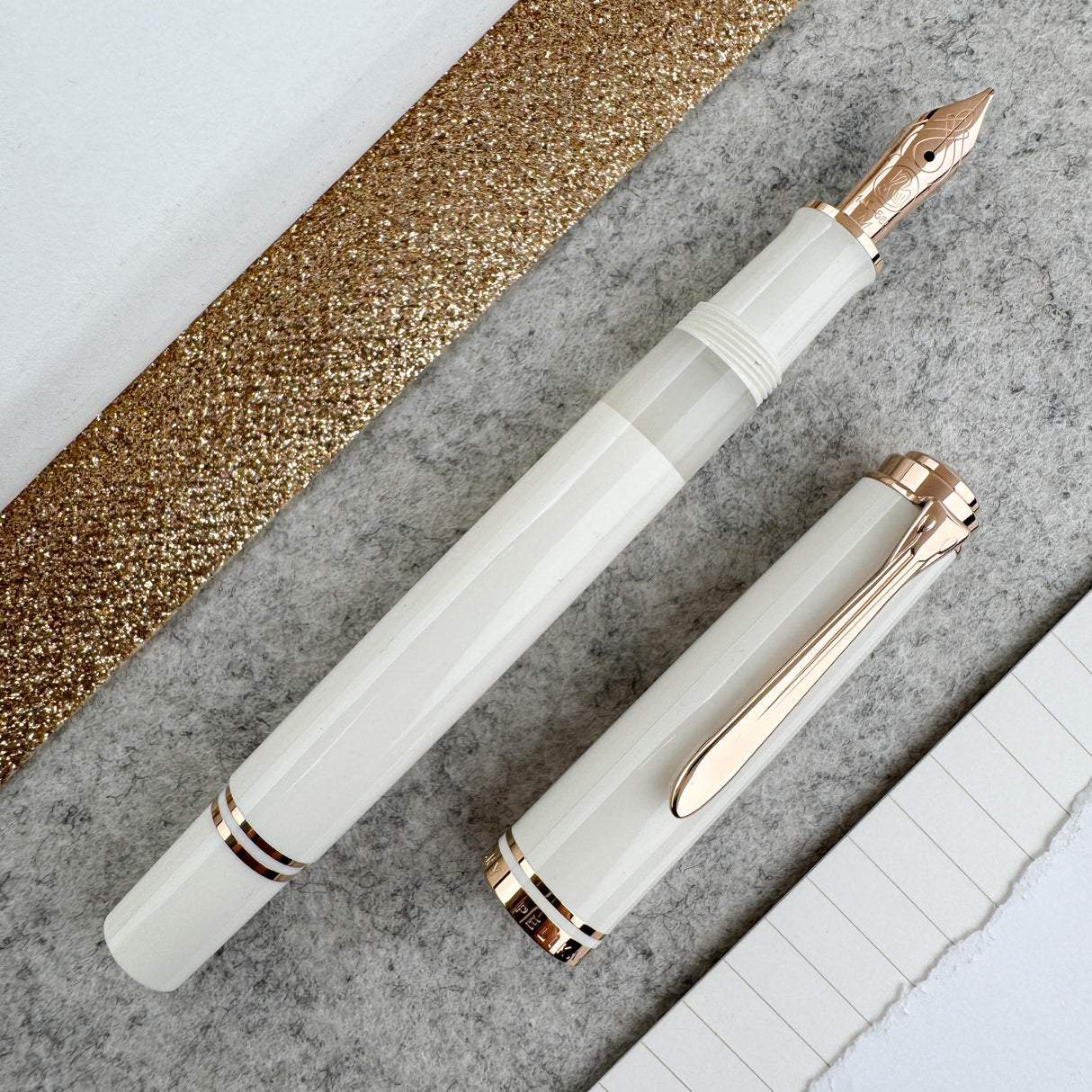 Pelikan Souveran M600 Fountain pen - White & Rose Gold (Special Edition)