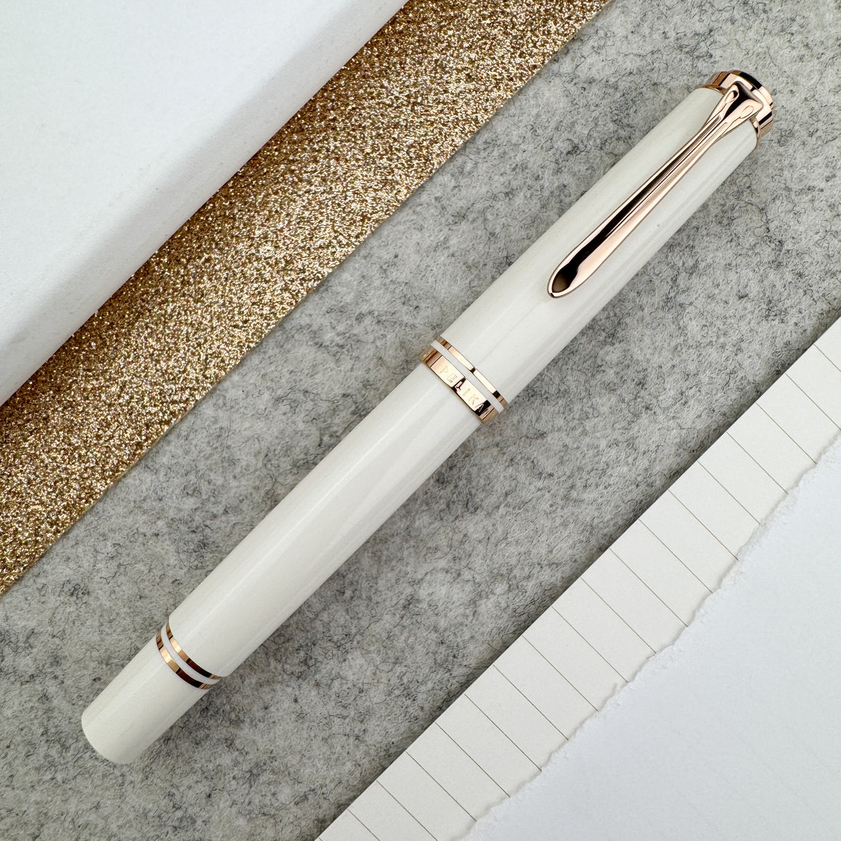 Pelikan Souveran M600 Fountain pen - White & Rose Gold (Special Edition)