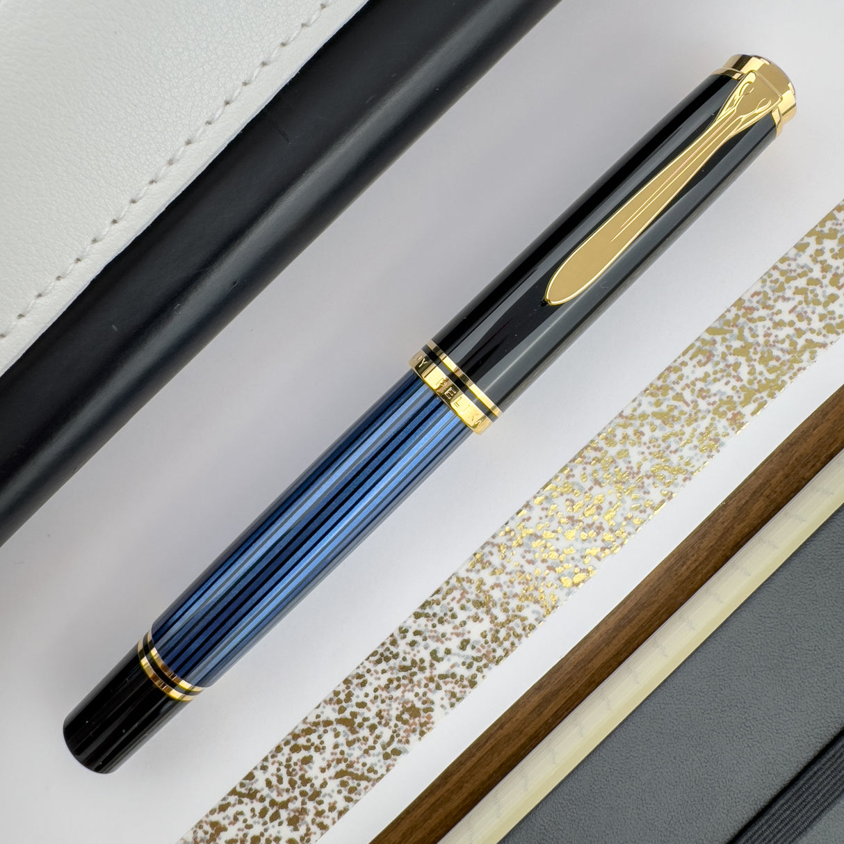 Pelikan Souveran R800 Rollerball Pen - Blue