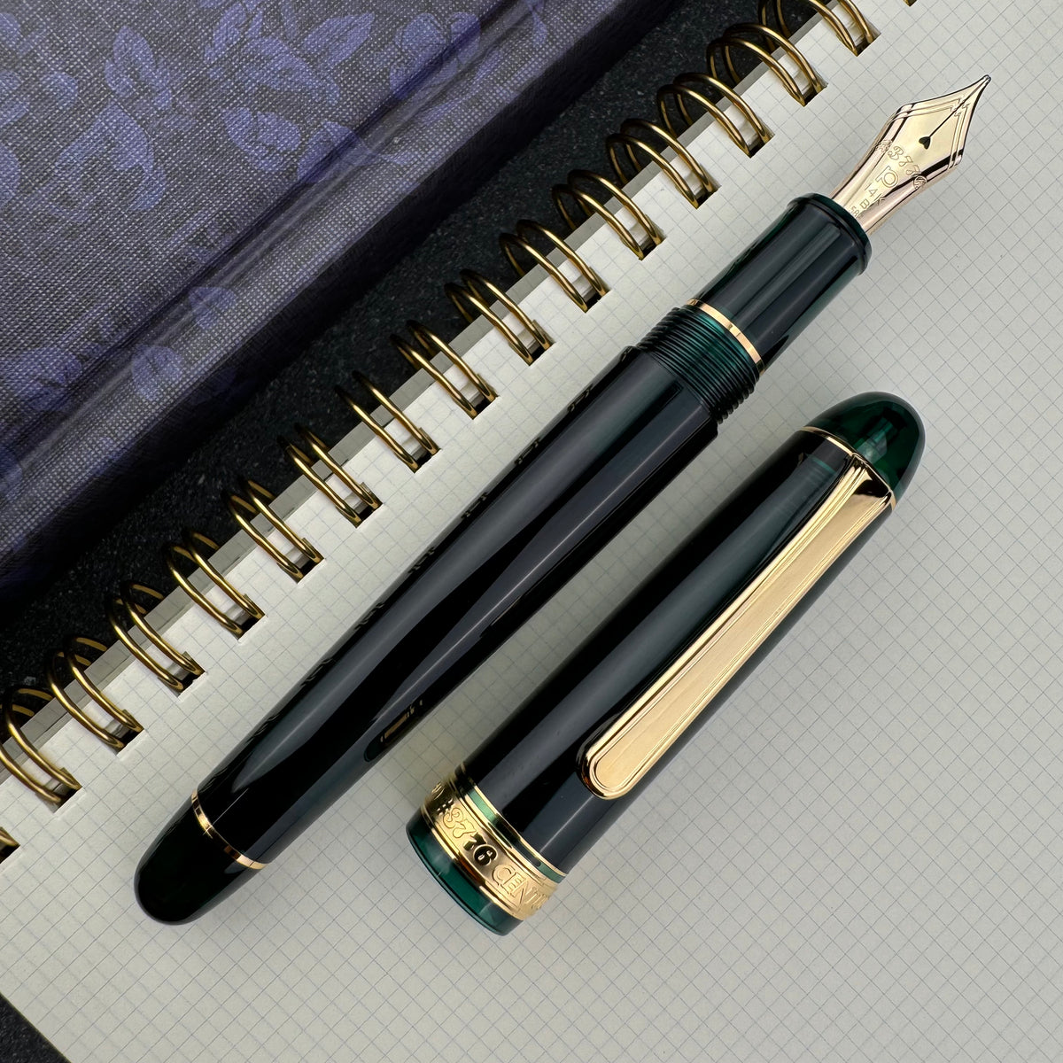 PLATINUM_3776_LAUREL_GOLD_FP_A
