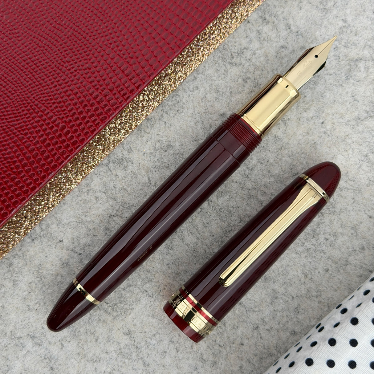 Sailor 1911 Casual L Stable Fountain Pen with Gold Trim - Muted Red