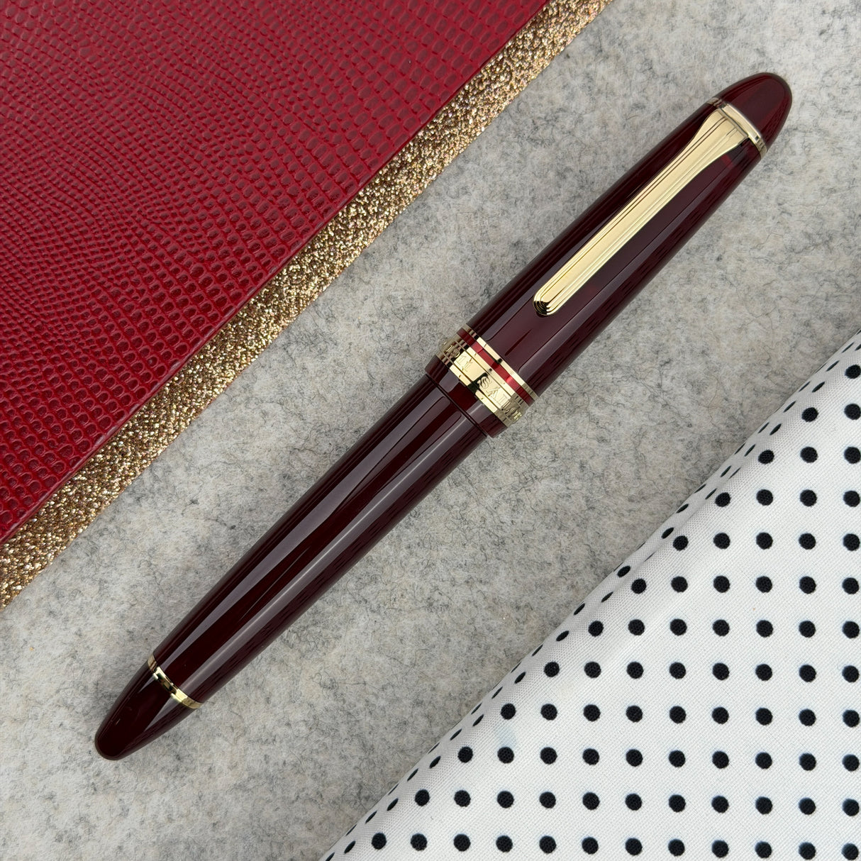 Sailor 1911 Casual L Stable Fountain Pen with Gold Trim - Muted Red