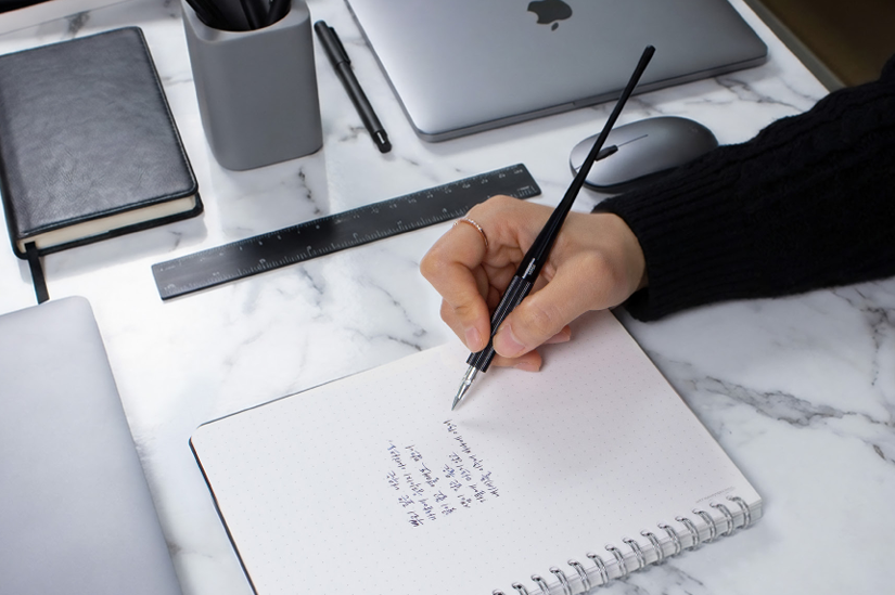 Colorverse Shuttle Small Nib Holder - Black