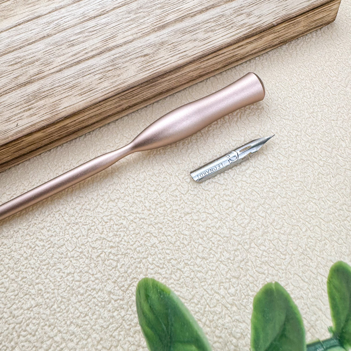 Tom's Studio Flourish Calligraphy Nib Holder