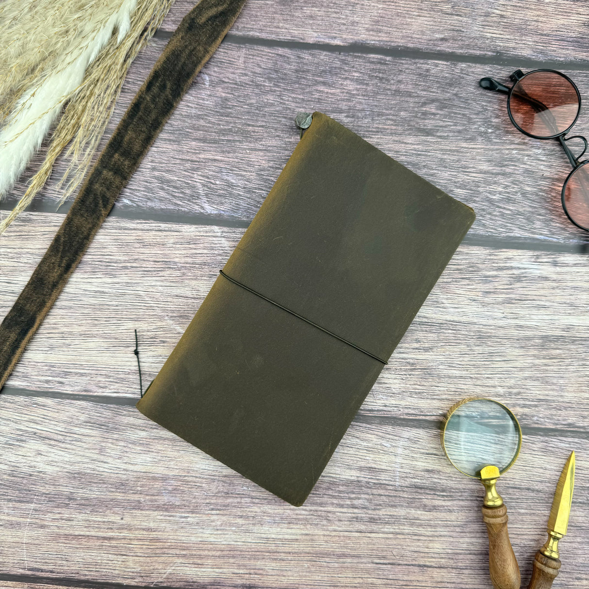 Traveler's Leather Notebook - Regular Size - Olive
