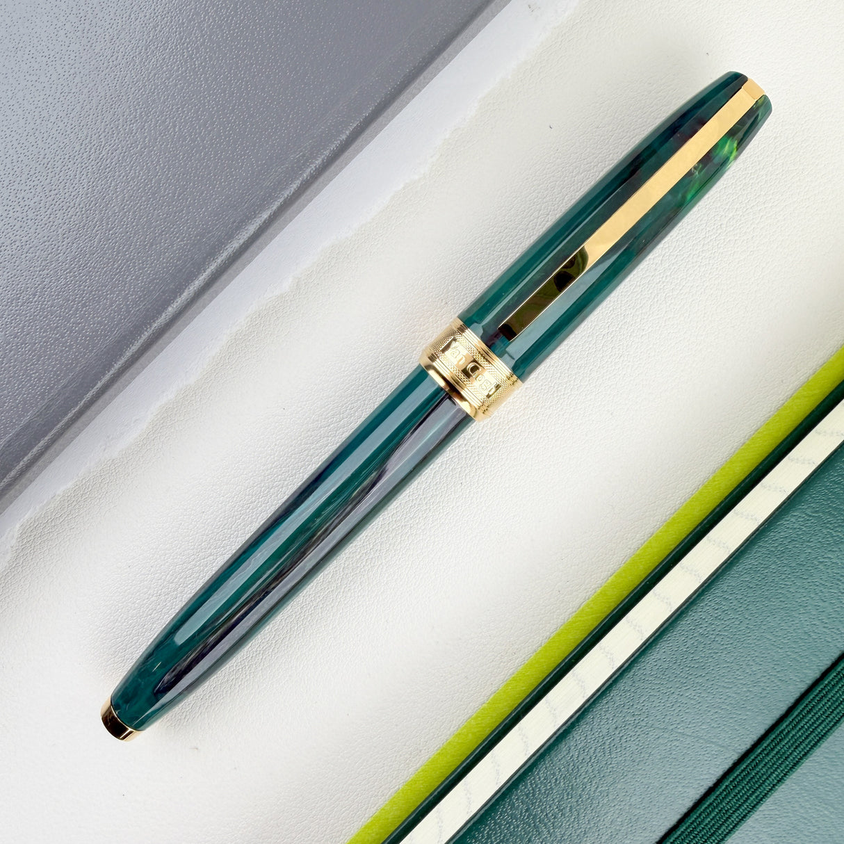 Visconti Van Gogh Fountain Pen - The Novel Reader