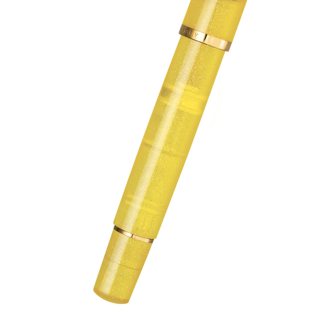 Pelikan Classic 200 Special Edition Pyrite fountain pen, detail view of the gold-tone trim