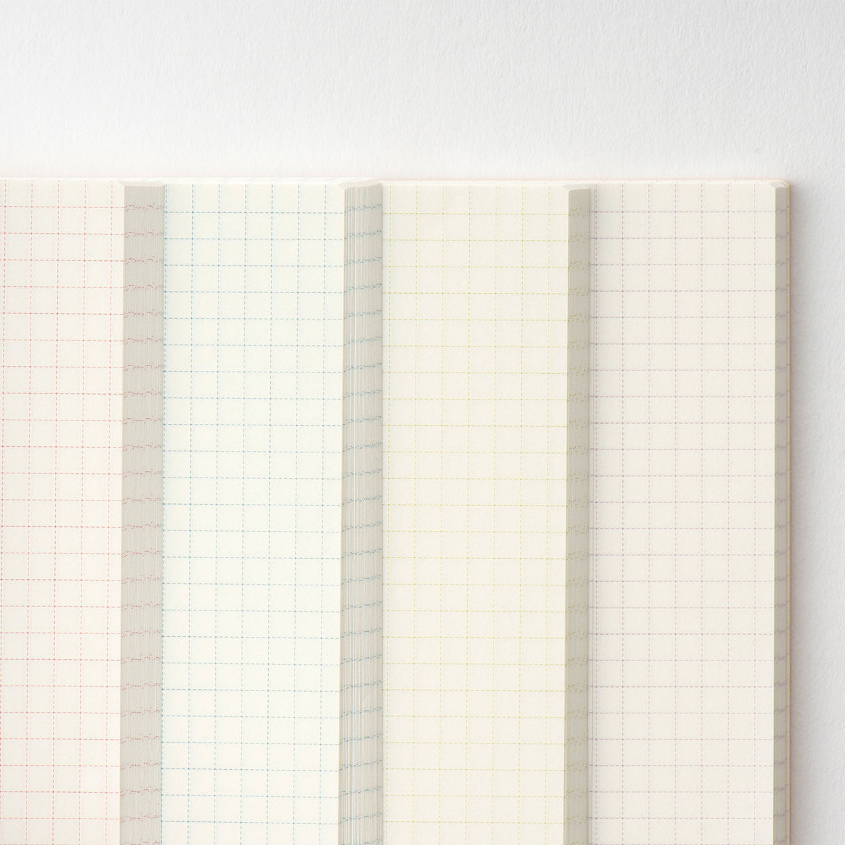 Hobonichi Tomitaro Makino: Hobonichi Graph Notebook (A6) - Yamazakura