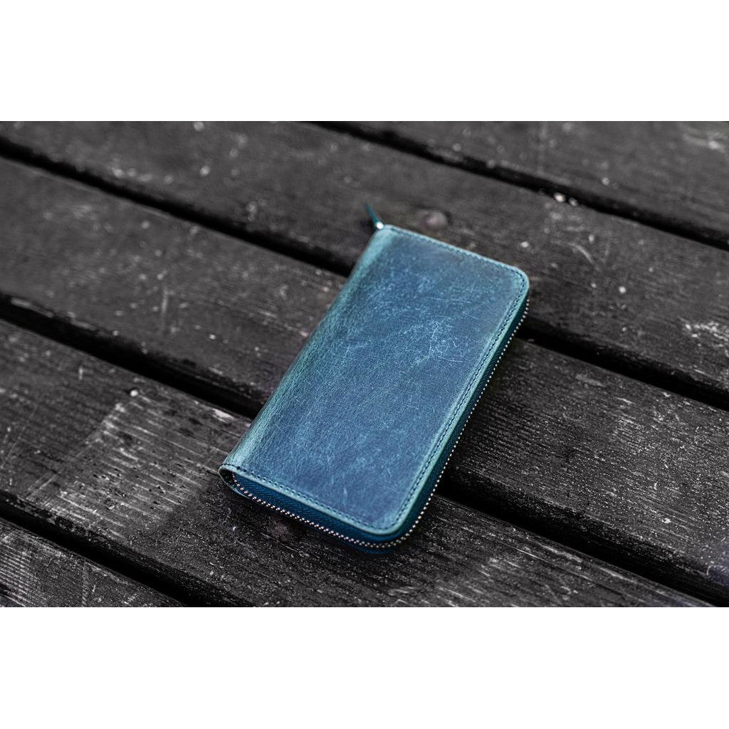 Galen Leather 3 Pen Zipper Case - Crazy Horse Green | Atlas Stationers.