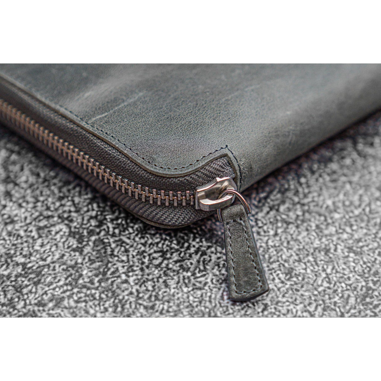 Galen Leather Zipped A5 Notebook Folio - Crazy Horse Smoky | Atlas Stationers.
