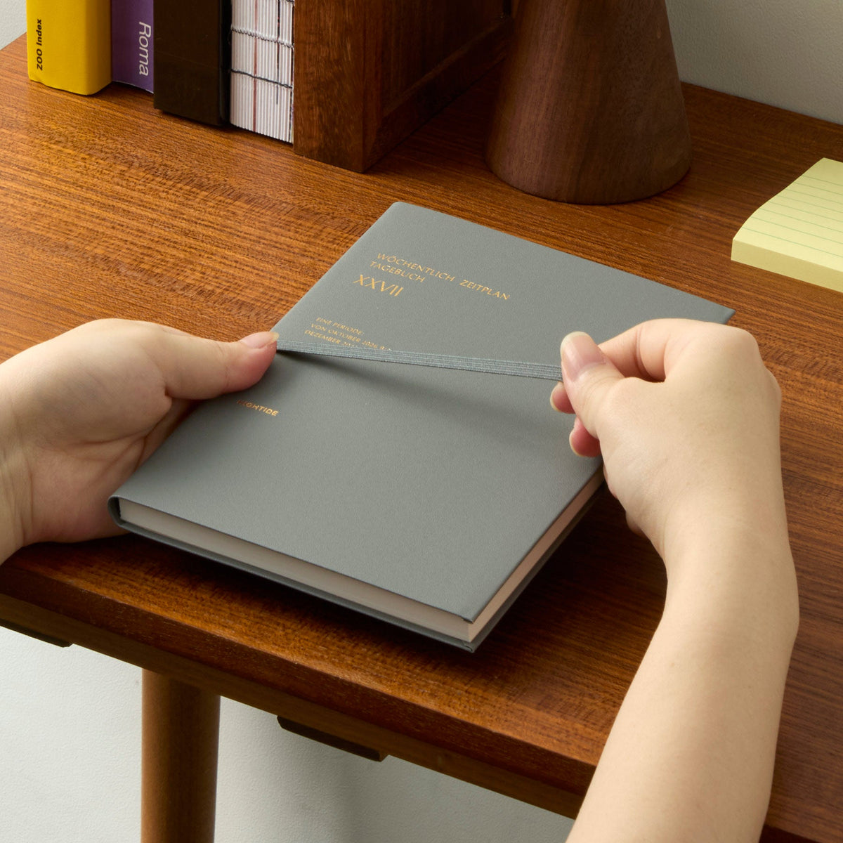 Hightide 2027 Weekly Diary Worter B6