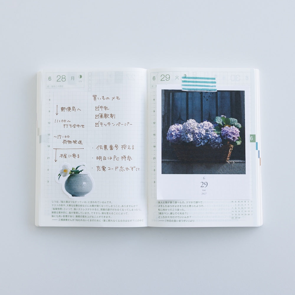 Hobonichi Weeksdays: Weeksdays Daily Desktop Calendar 2027