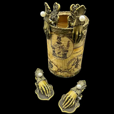 CoraCreaCrafts Brass Clips - Victorian Hands