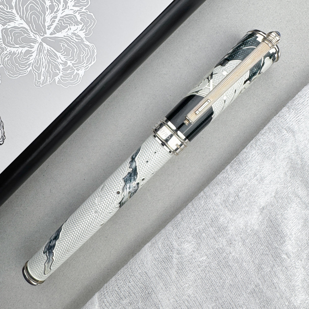 David Oscarson Edwin Hubble Fountain Pen - White (Limited Edition #07/63)