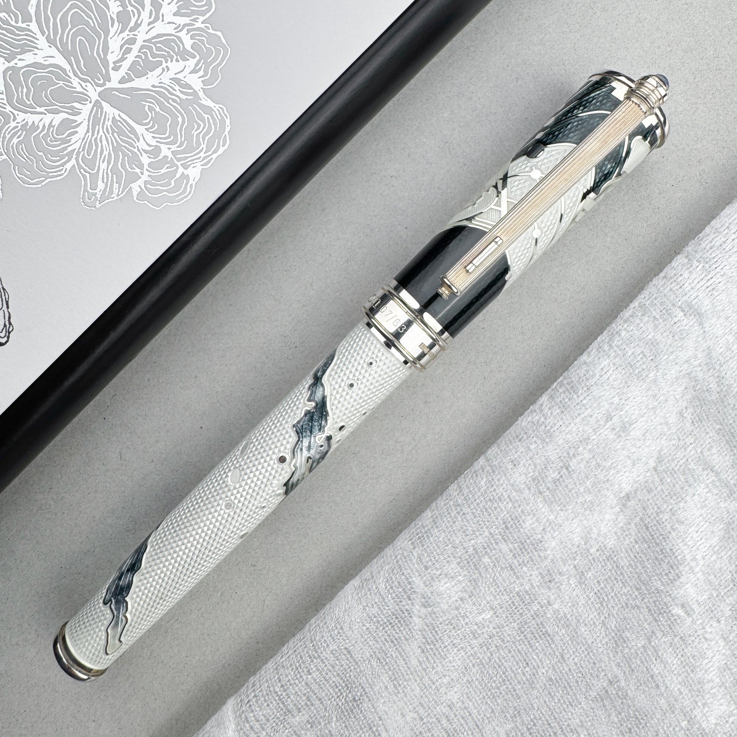 David Oscarson Edwin Hubble Fountain Pen - White (Limited Edition #07/63)