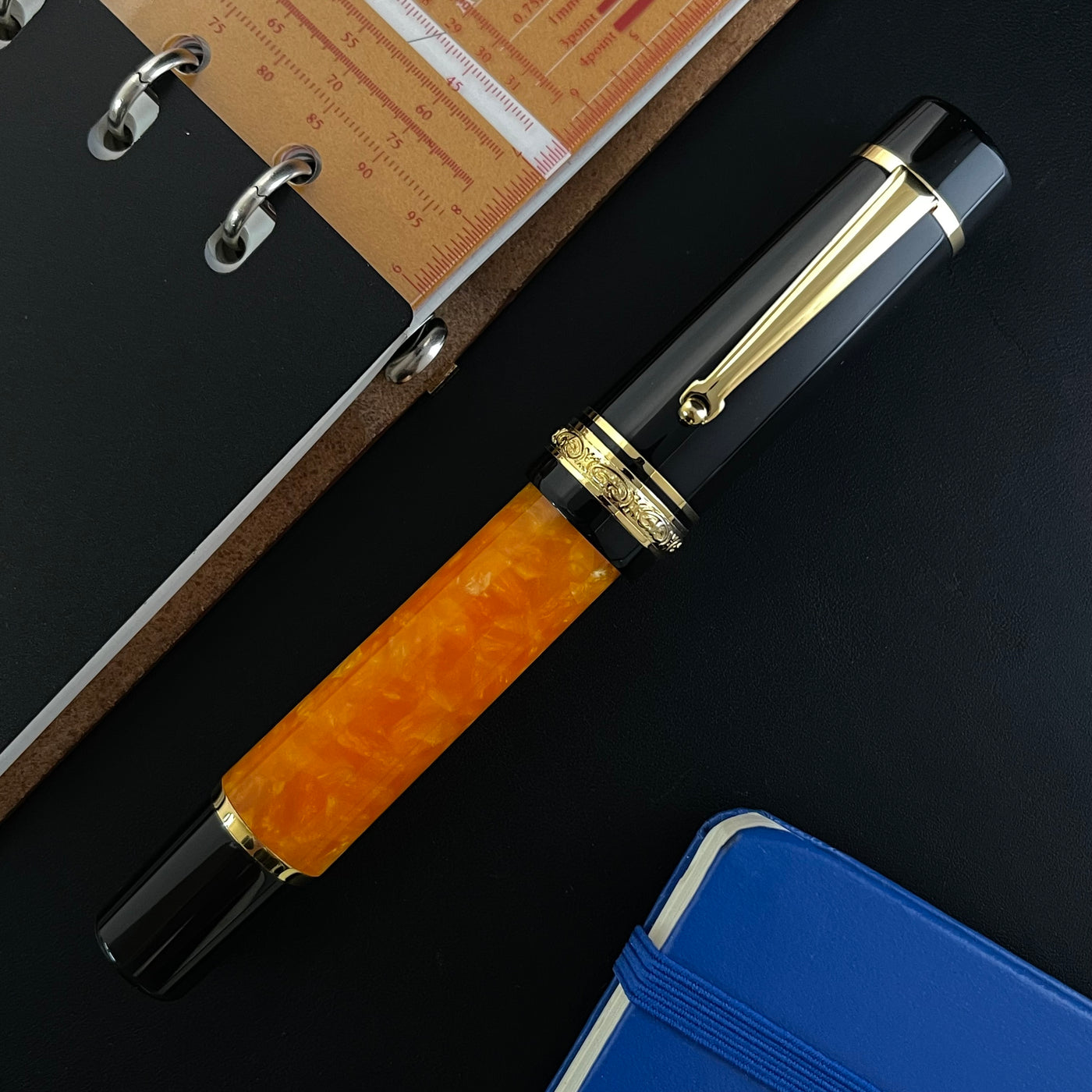 Delta DV Original Oversize Fountain Pen (18kt Gold)