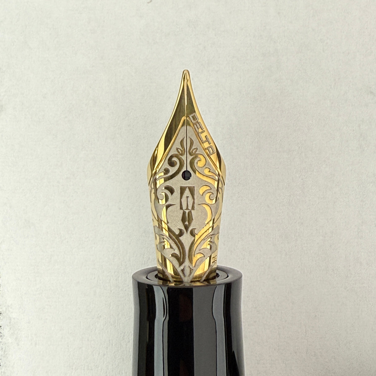 Delta DV Glow Up Fountain Pen