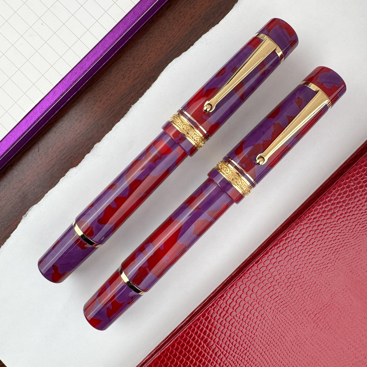 Delta DV Original Mid-Size Fountain Pen - Velvet Bloom (Limited Edition)