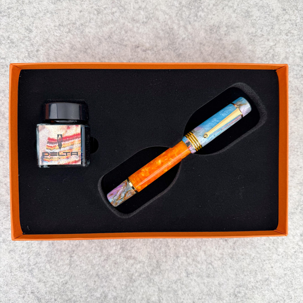 Delta DV Original Mid-Size Fountain Pen - Primary Manipulation 4.5 w/Palladium Trim (Limited Edition)