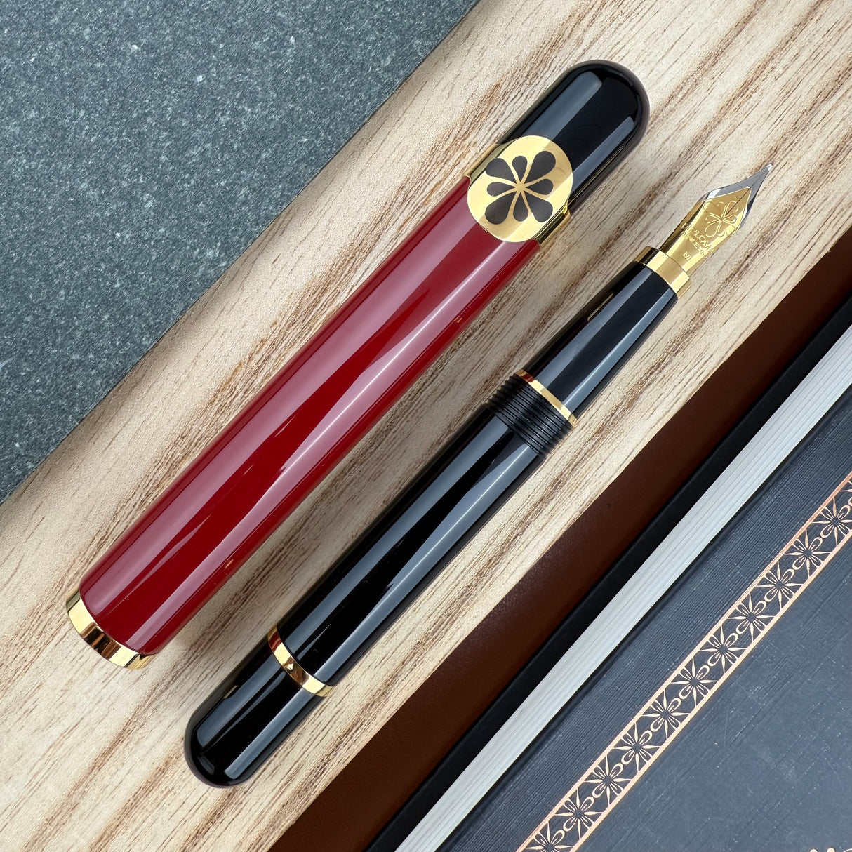 Diplomat XO Fountain Pen - Lacquered Burgundy/Gold