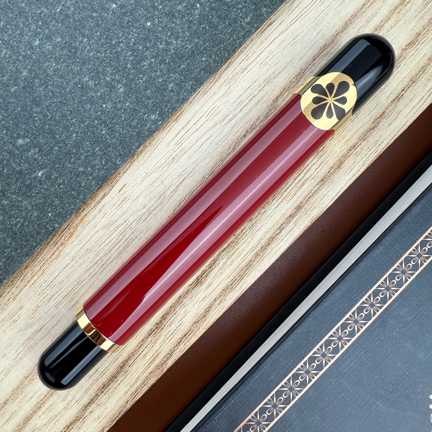 Diplomat XO Fountain Pen - Lacquered Burgundy/Gold