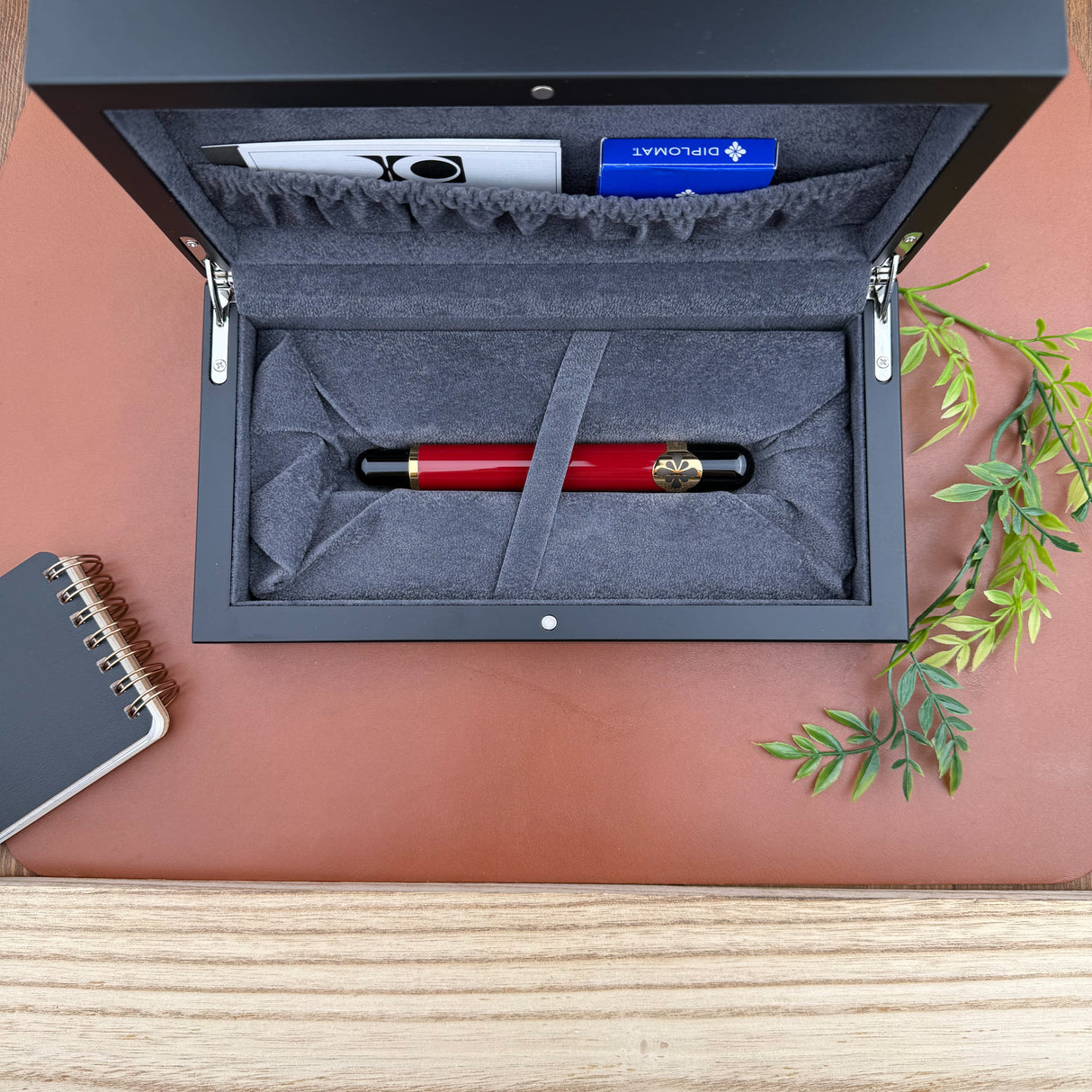 Diplomat XO Fountain Pen - Lacquered Burgundy/Gold