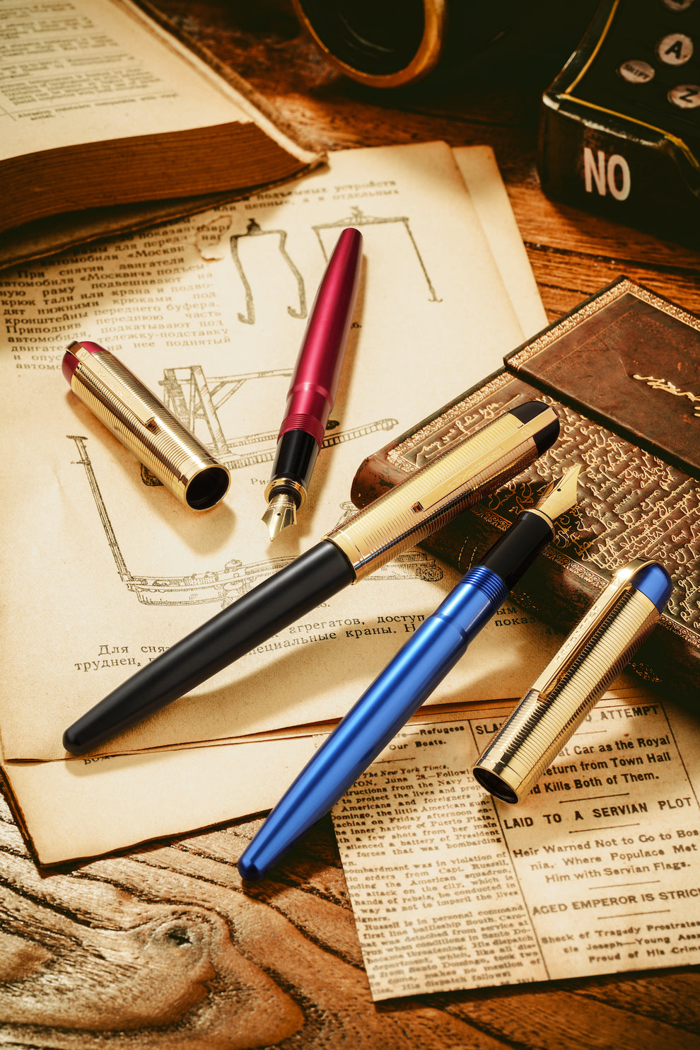 Wahl Eversharp Skyline Fountain Pen - Black w/Gold Trim