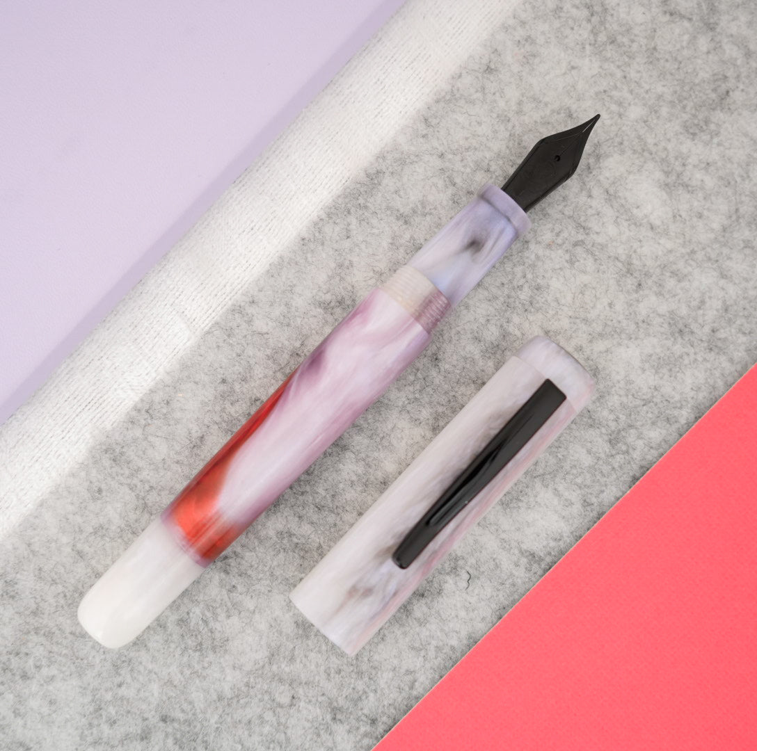 Hinze Pen Company Fountain Pen - Luna White Hibiscus