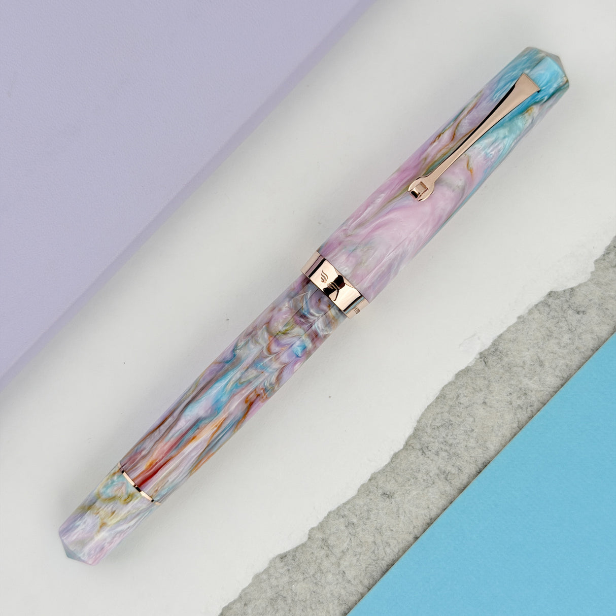 Leonardo Fantasie Momento Magico Fountain Pen - Primary Manipulation 4