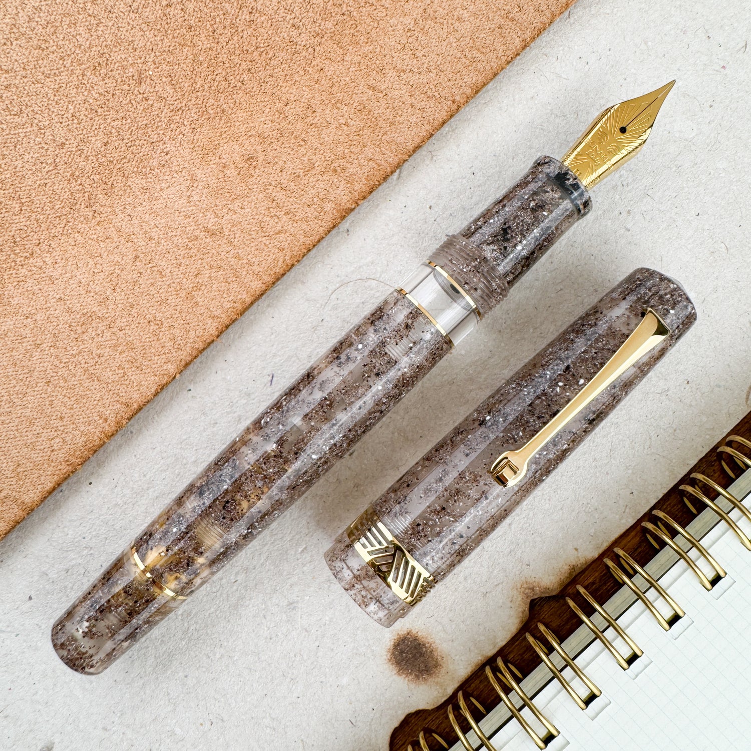 Leonardo Momento Magico Fountain Pen - Sea Sand w/ Gold