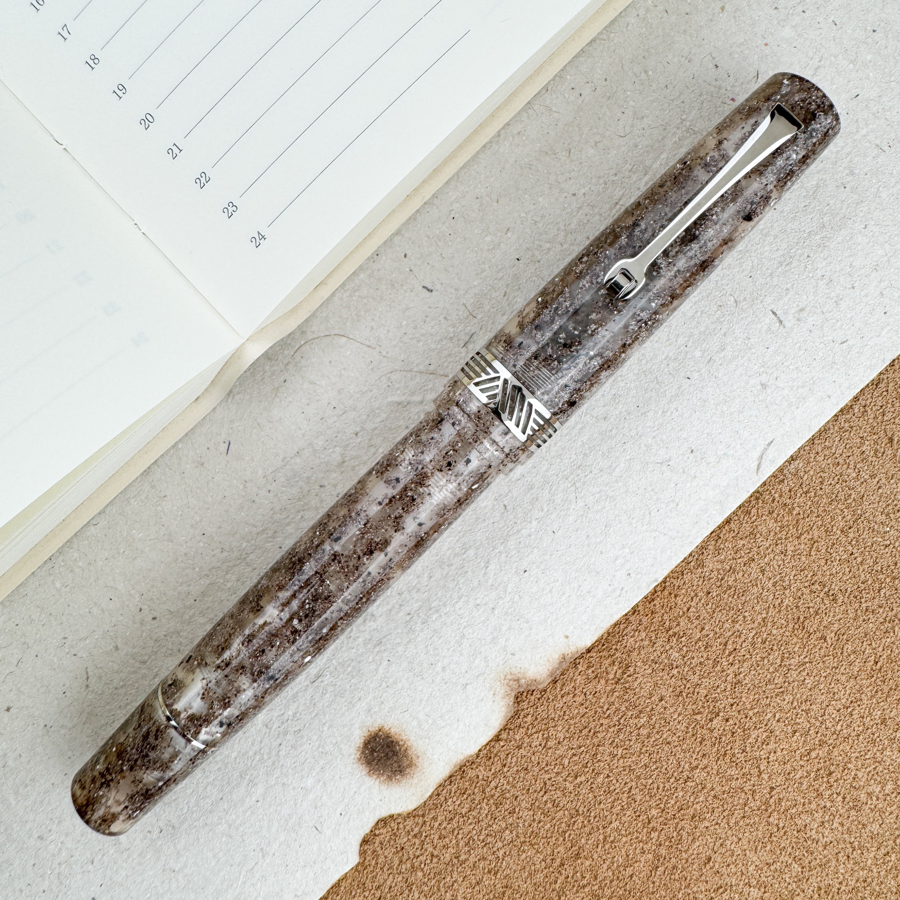 Leonardo Momento Magico Fountain Pen - Sea Sand w/ Silver – Atlas