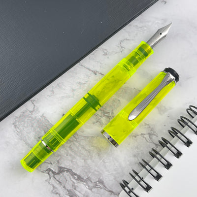 Pelikan Classic M205 Fountain Pen - Duo Highlighter Gift Set