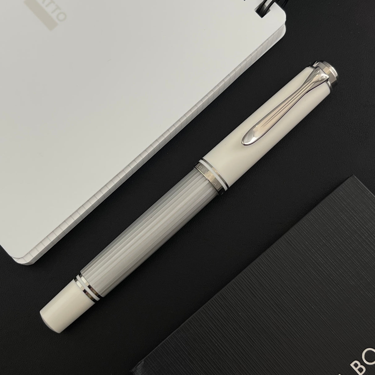 Pelikan Souveran M405 Fountain pen - Silver-White (Special Edition)